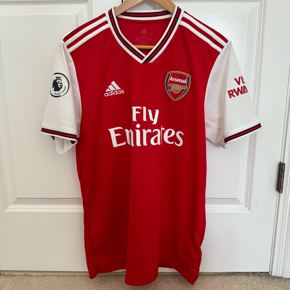 Nicolas Pepe 2019-20 authentic kit with EPL patch.